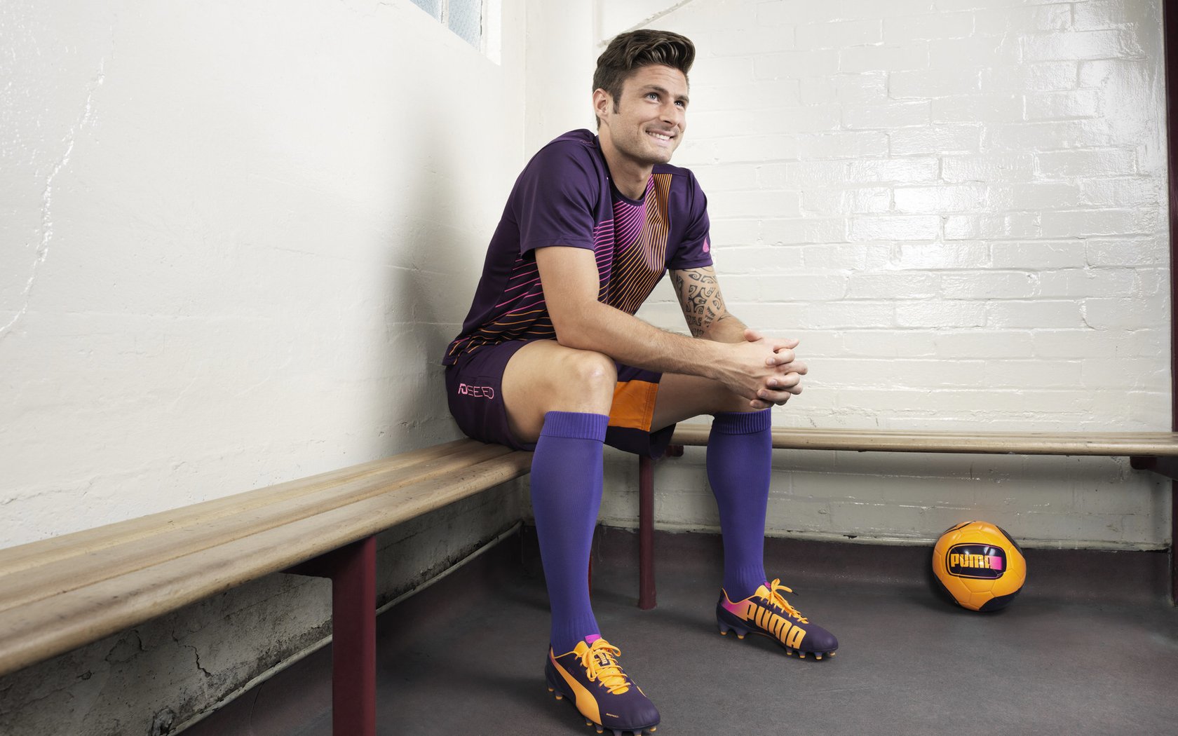 综合格斗赛场焦点！德国队对阵法国队，激战正酣，豪门对决再度上演